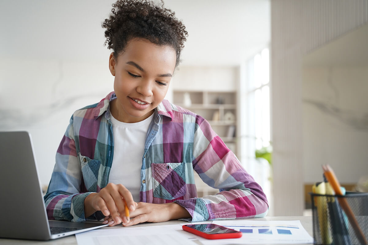handsome afro schoolgirl is studying remote at hom 2025 03 09 18 38 51 utc